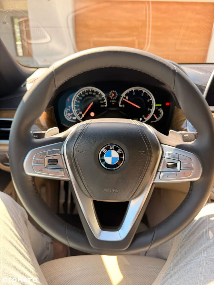 BMW Seria 7 740d xDrive - 28