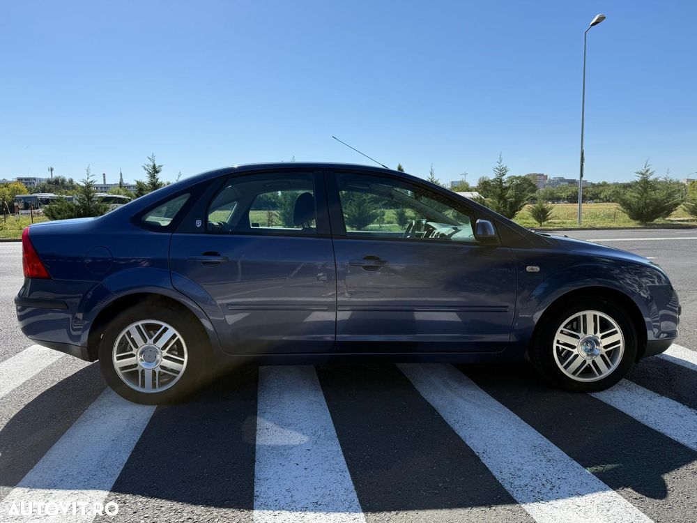 Ford Focus 2.0 TDCi Ghia - 9