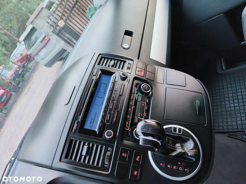 Volkswagen Multivan - 24