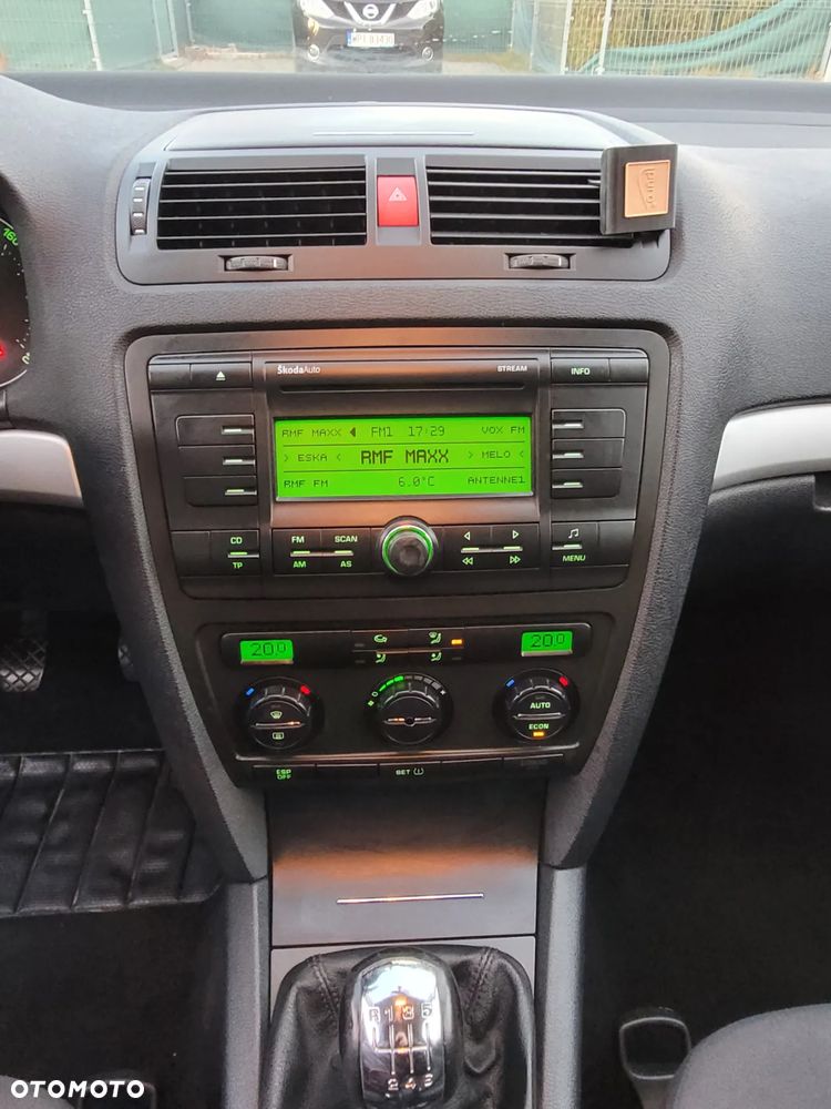 Skoda Octavia 2.0 FSI Ambiente - 13