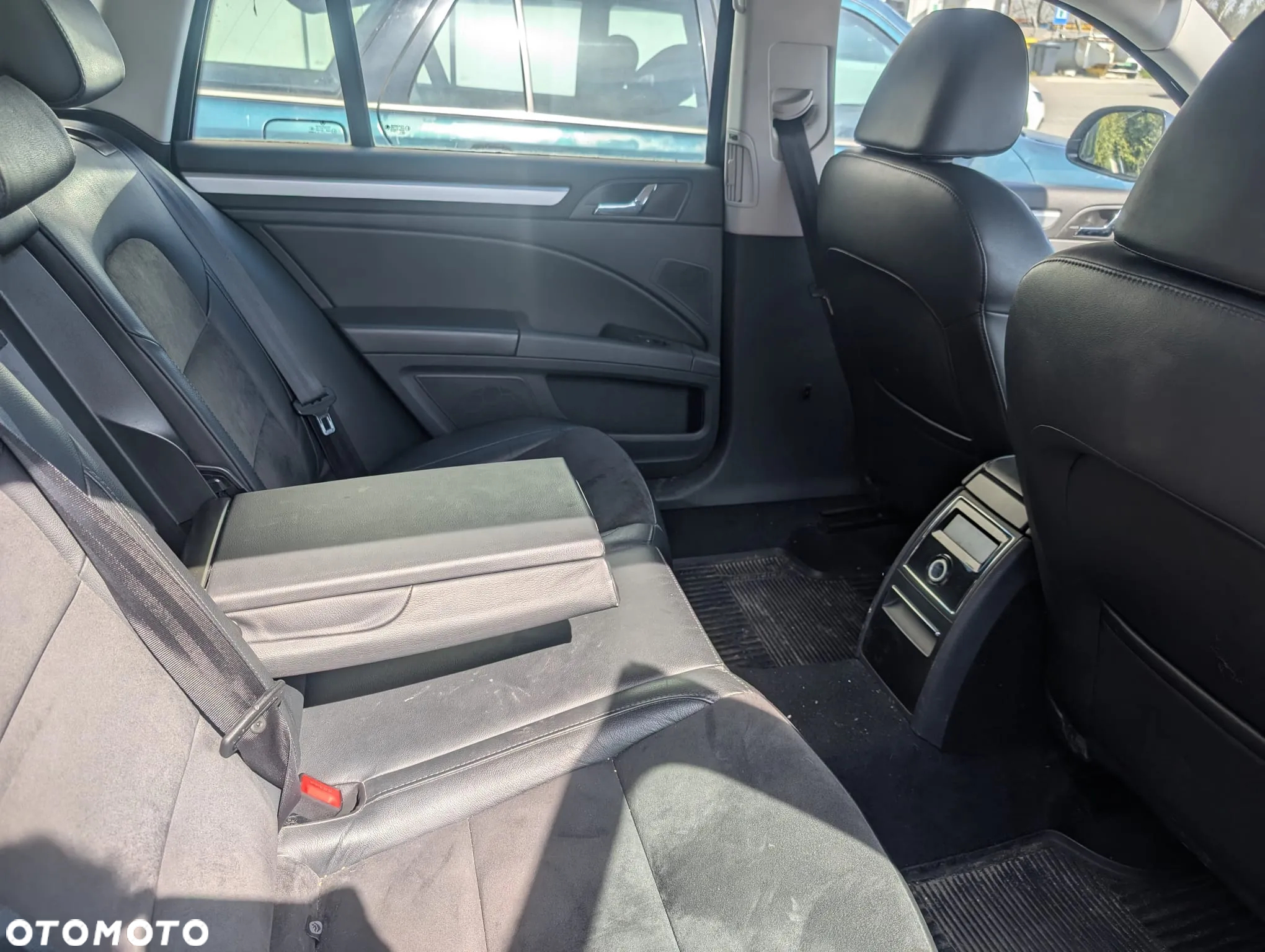 Skoda Superb 2.0 TDI Ambition DSG - 8