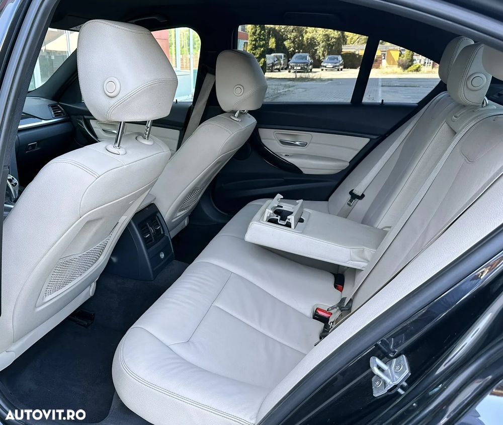 BMW Seria 3 320d Aut. - 36
