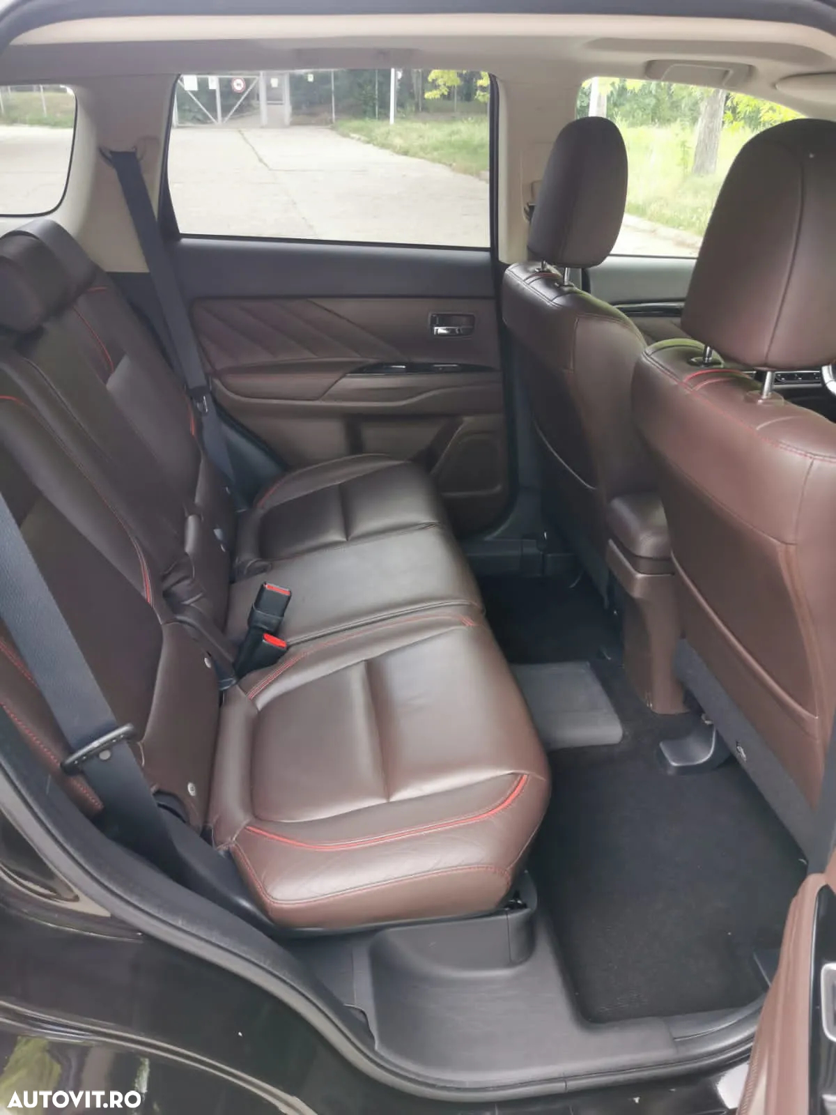 Mitsubishi Outlander 2.0 4WD Plug-In Hybrid Top - 22