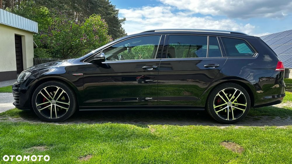 Volkswagen Golf - 2