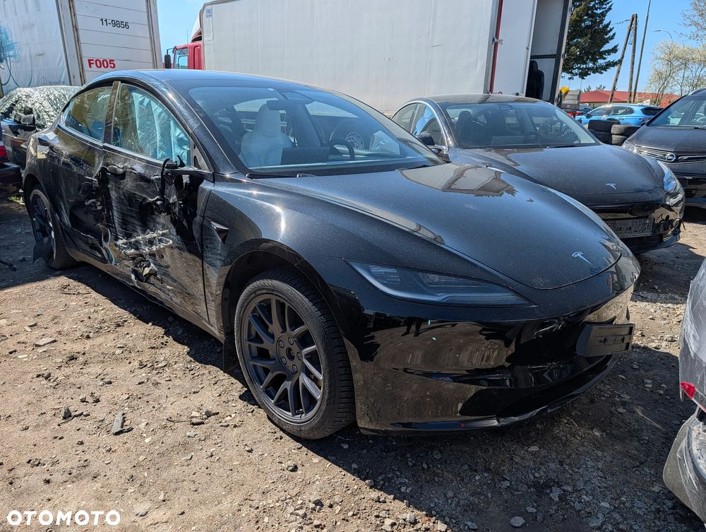 Tesla Model 3 - 3
