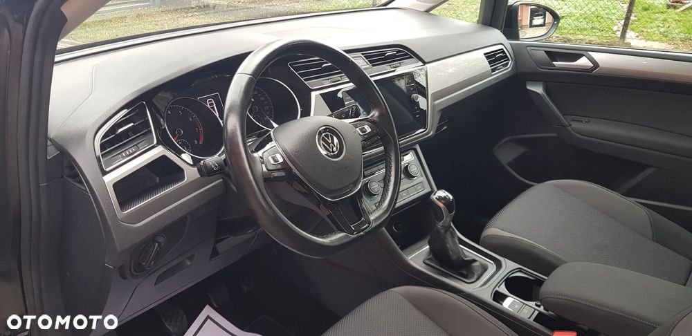 Volkswagen Touran - 15
