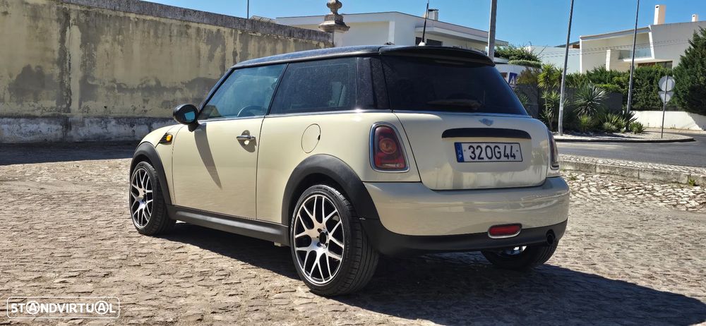 MINI 3 Portas Cooper D - 4