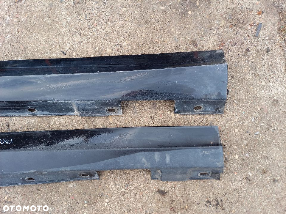 Listwa progowa prawa i lewa Mercedes w204 Avangarde Sedan 07' kod C040 - 2