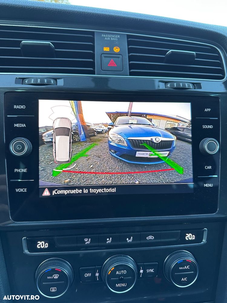 Volkswagen Golf - 32