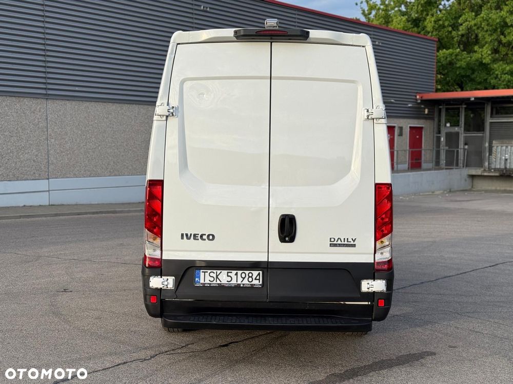 Iveco Daily 35S14 Automat Hi-Matic 2.3 140KM 2017r L3H2 - 11