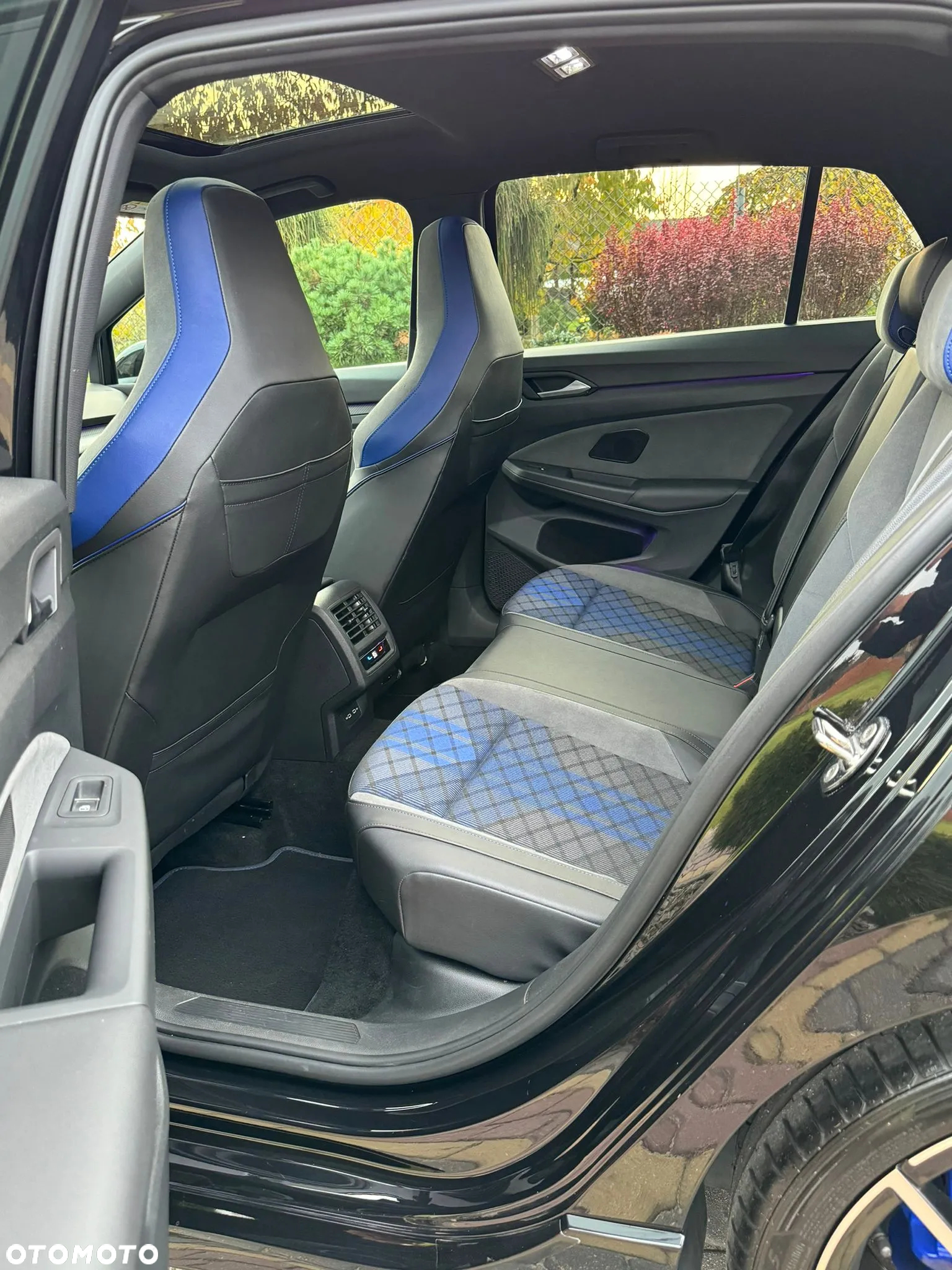 Volkswagen Golf VIII 2.0 TSI 4Motion R DSG - 17
