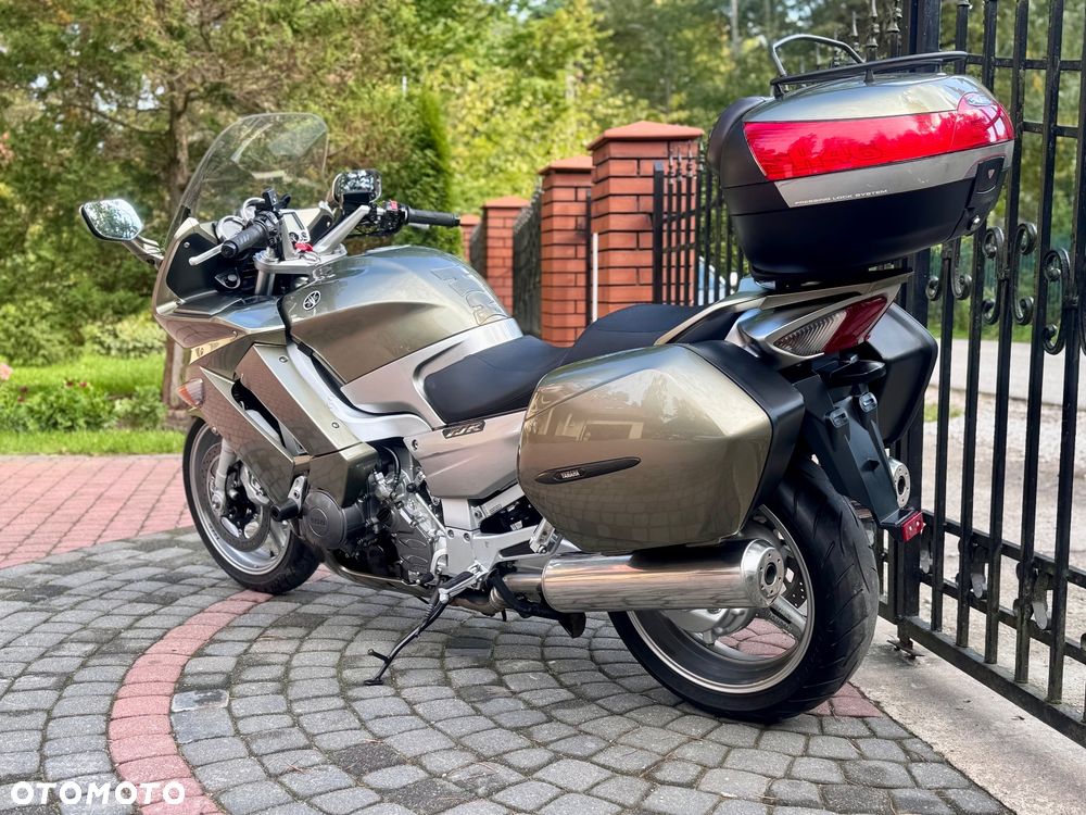 Yamaha FJR - 8