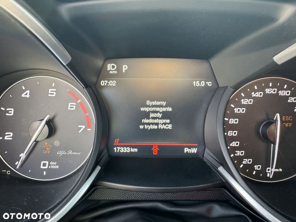 Alfa Romeo Stelvio - 13