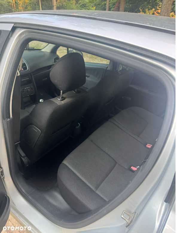 Peugeot 207 - 6