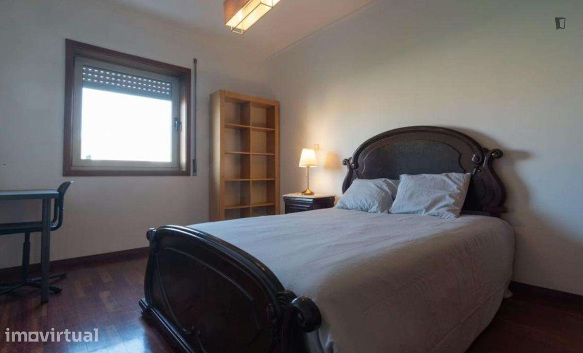 Quarto - localizado em Paranhos Porto - Grande imagem: 2/10