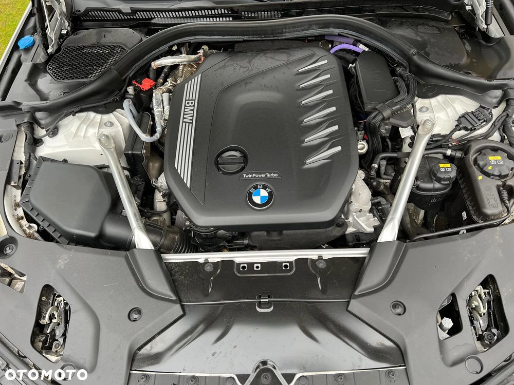 BMW Seria 5 530d xDrive Touring M Sport Edition - 22