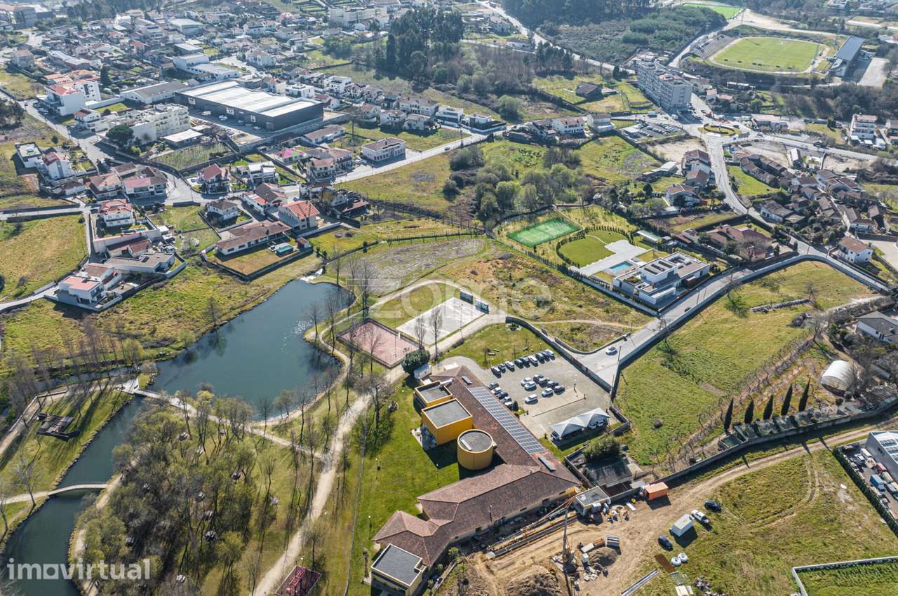 Terreno urbano, com 2200m2, Próximo ao Parque de Freamunde - Grande imagem: 4/16