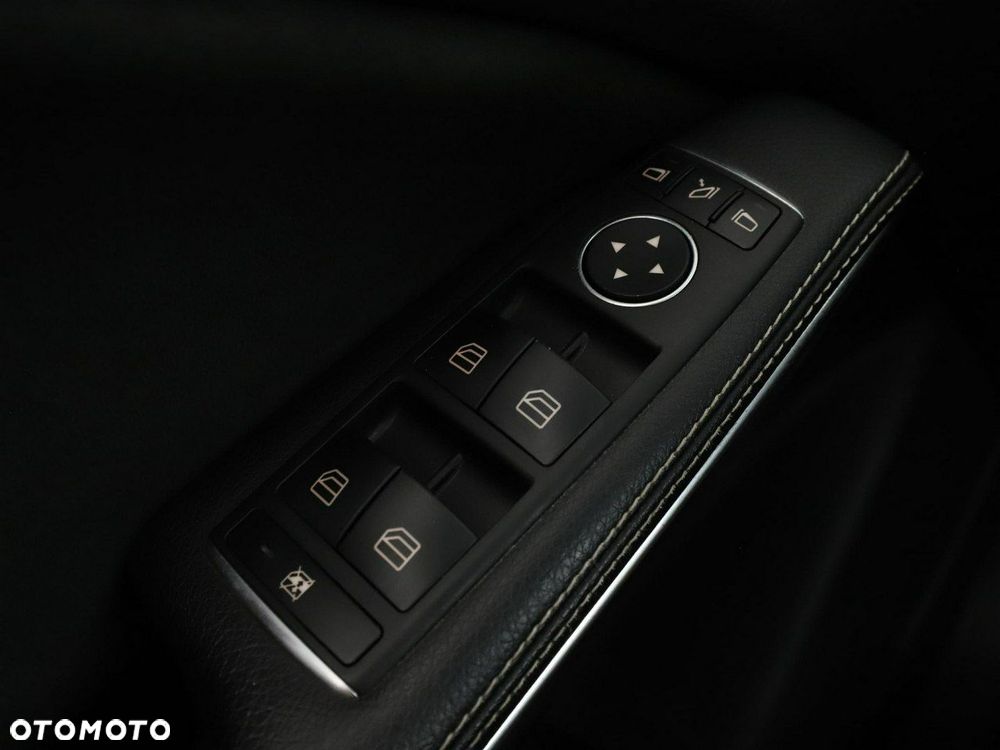 Mercedes-Benz CLA 220 4Matic 7G-DCT AMG Line - 35