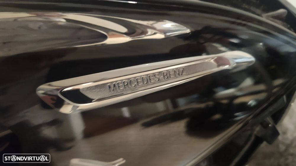 Farol esquerdo led Multibeam CLA W118 - A1189068900 - 2