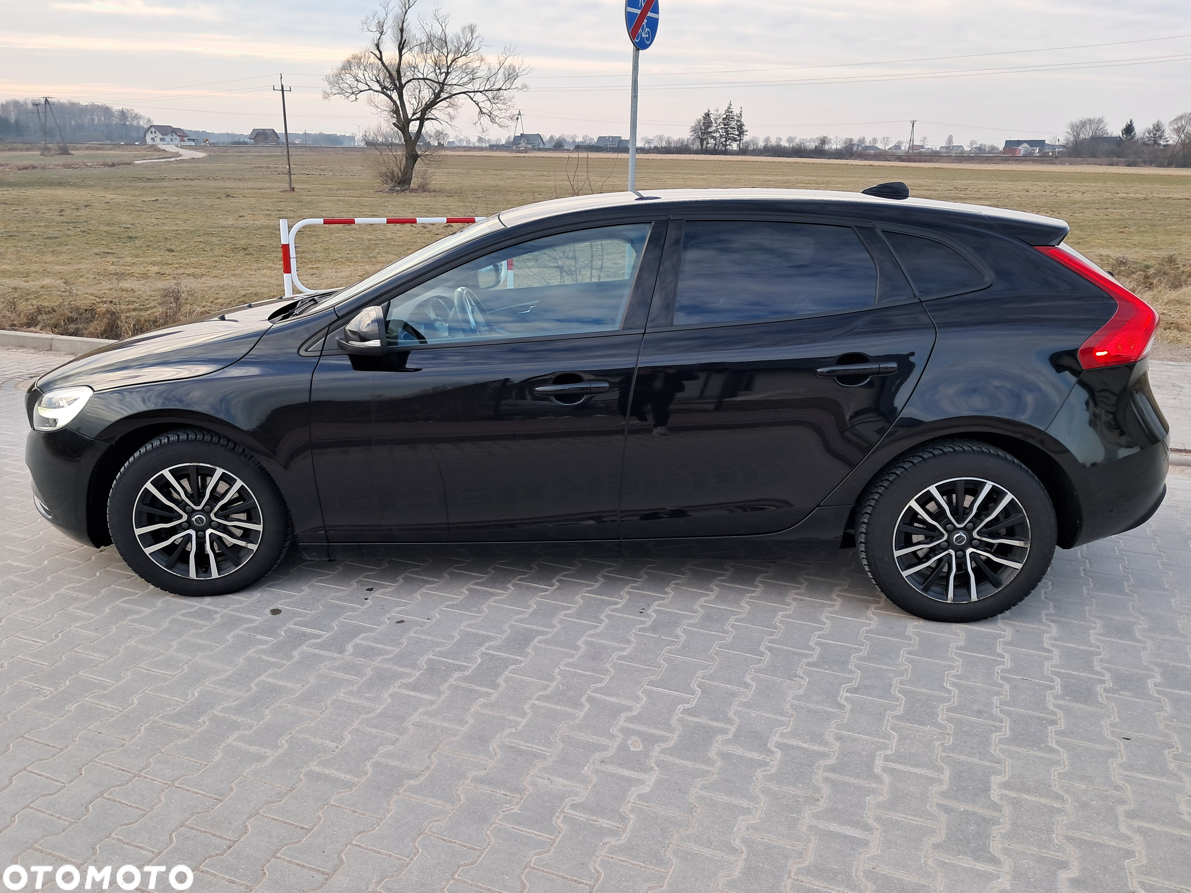 Volvo V40 T2 Momentum - 11