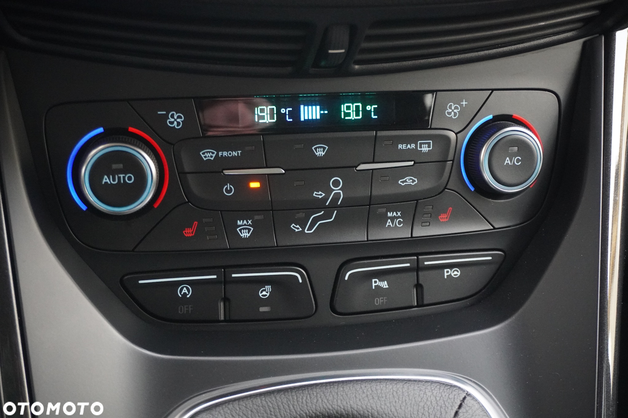 Ford Kuga 2.0 TDCi FWD Titanium Plus - 12