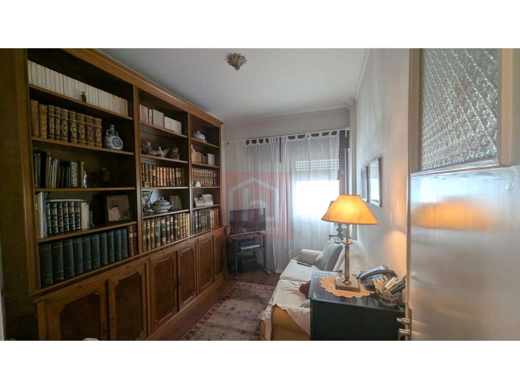 Apartamento T3 na Estrada da Luz, Benfica - Grande imagem: 2/38