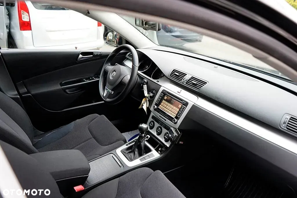 Volkswagen Passat - 23
