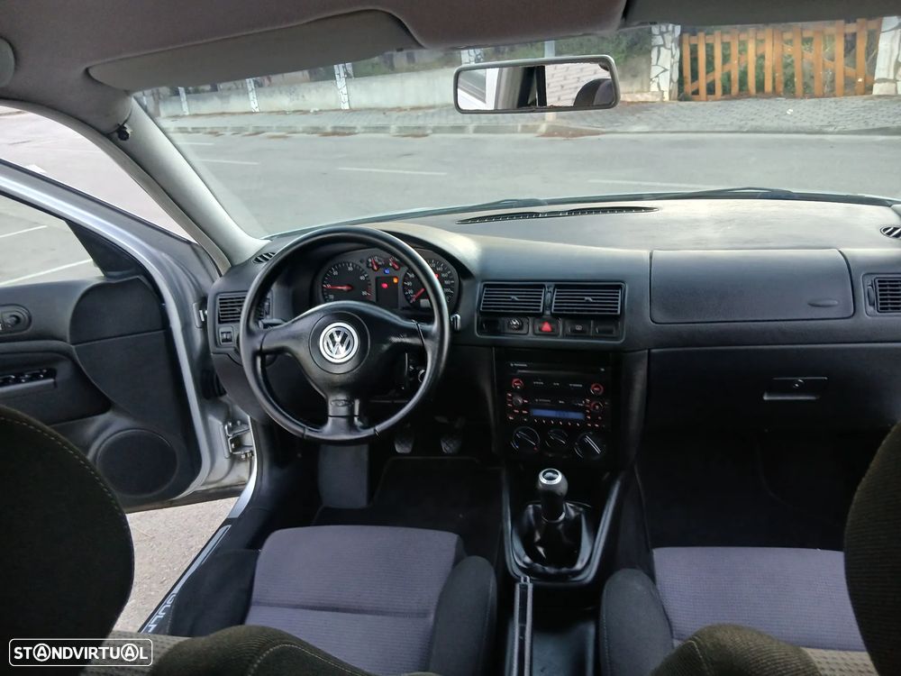 VW Golf 1.9 TDi 25 Anos - 12