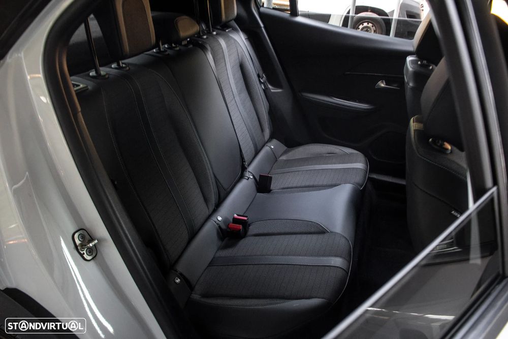 Peugeot e-2008 Allure - 29