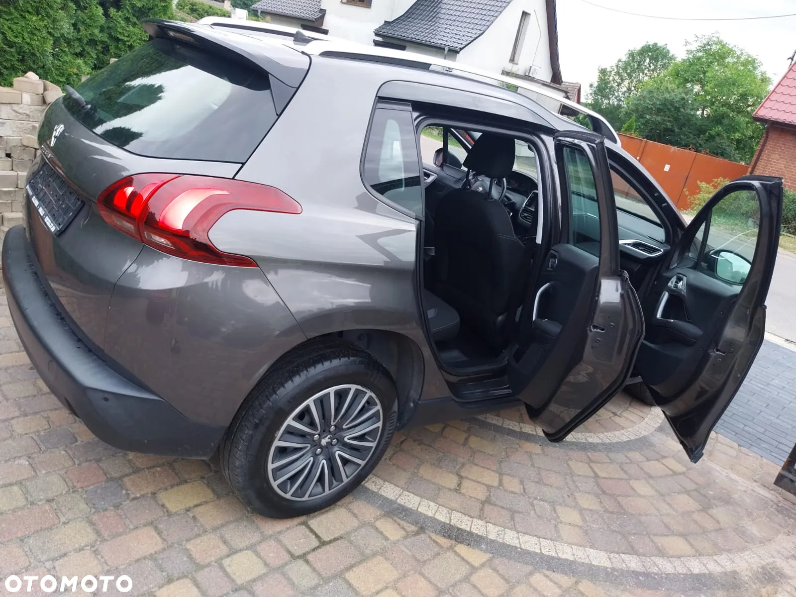 Peugeot 2008 - 8