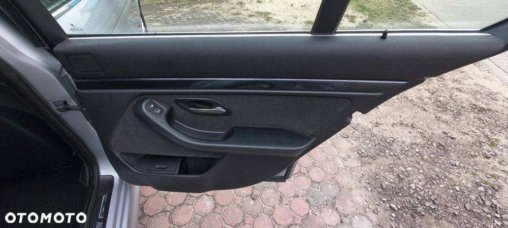 BMW Seria 5 528i - 13