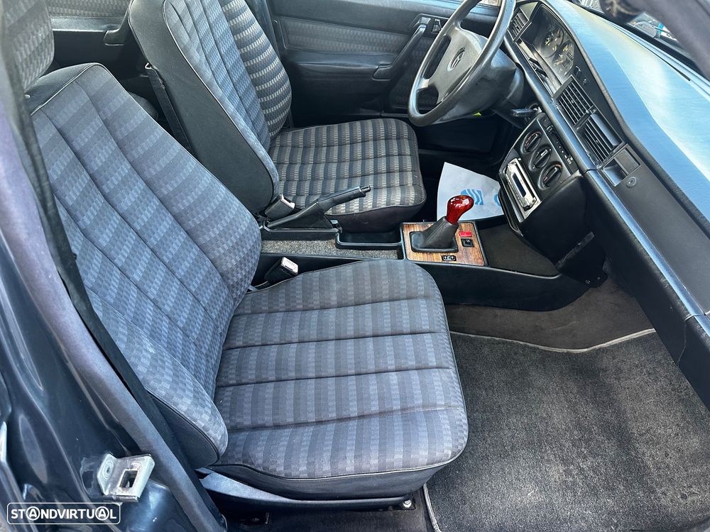 Mercedes-Benz W201 (1982-1993) 190 D 2.0 - 25