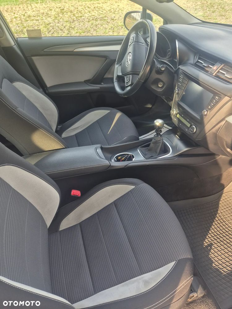 Toyota Avensis 1.8 Premium - 6