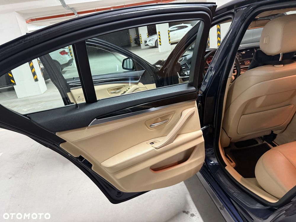 BMW Seria 5 528i xDrive - 9