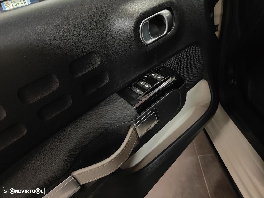 Citroën C3 1.2 PureTech Shine EAT6 - 34