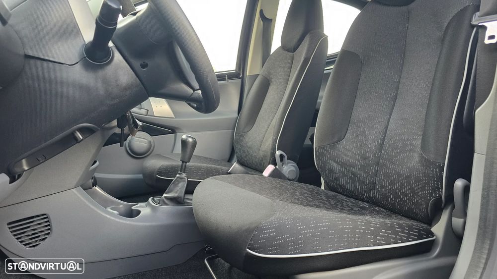 Peugeot 107 1.0 Urban - 28
