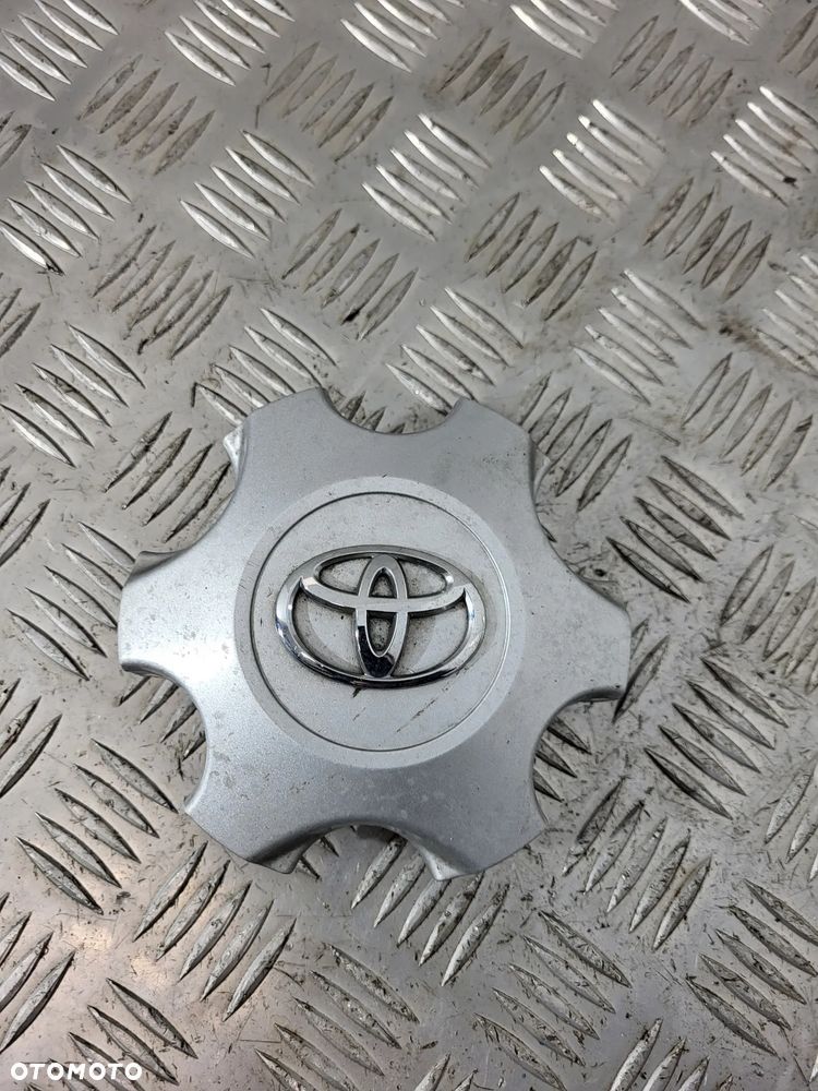 Toyota Hilux VII Dekielek Kołpak - 2