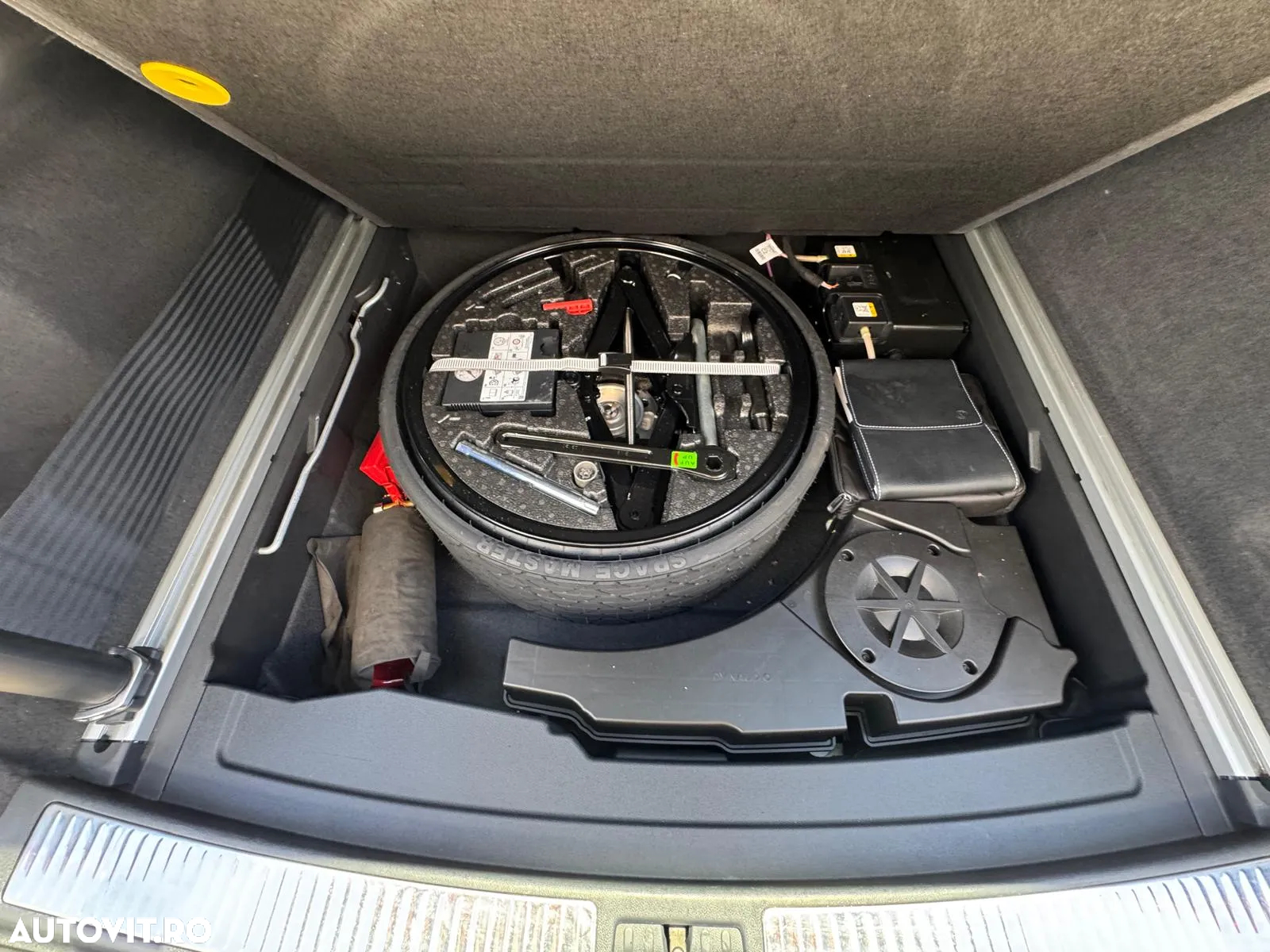Volkswagen Touareg V6 TDI R-Style - 32