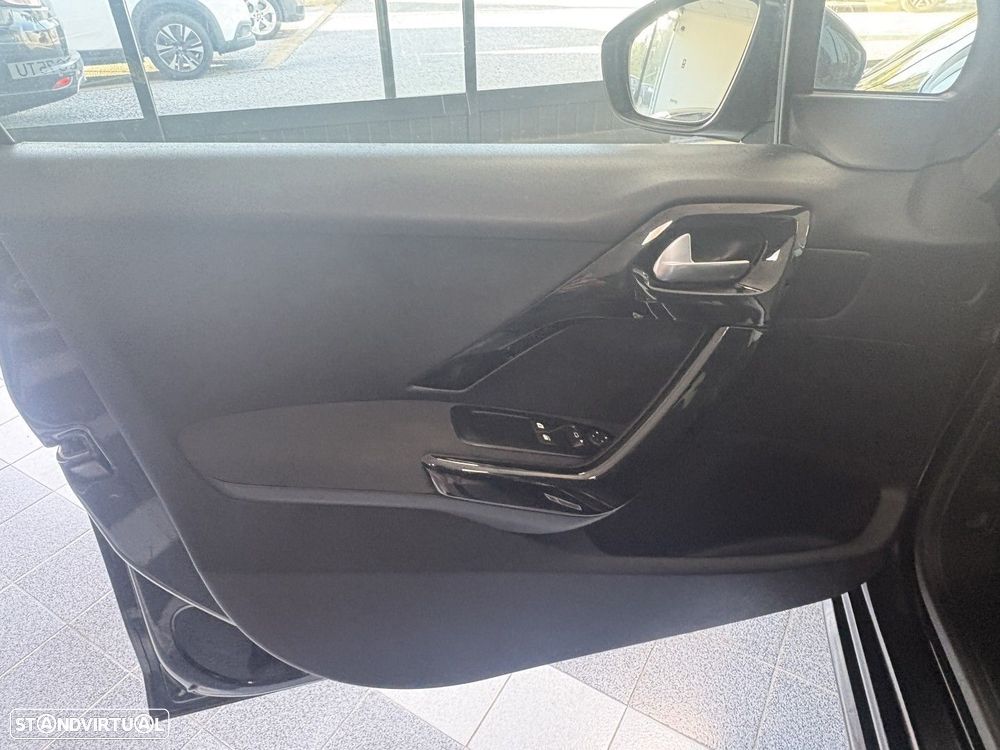 Peugeot 208 1.2 PureTech Signature - 12