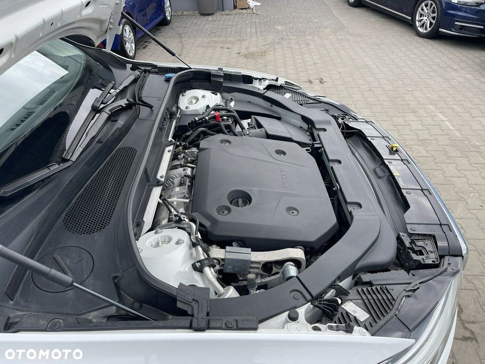 Volvo XC 60 B5 D AWD Ultimate Bright - 19