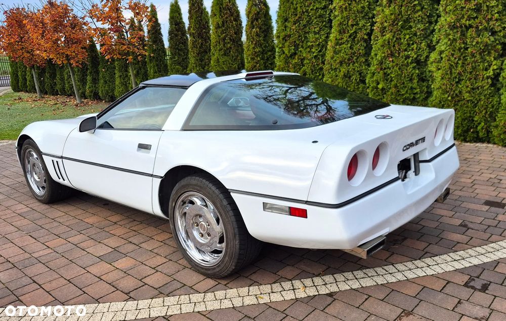 Chevrolet Corvette - 4