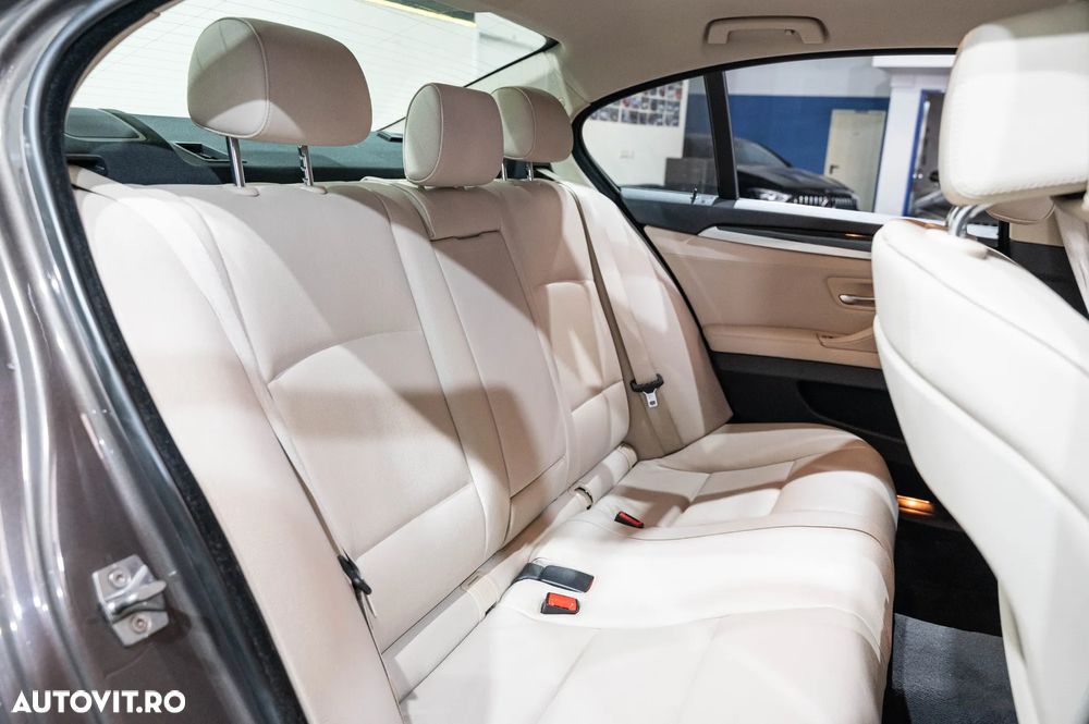BMW Seria 5 520d Aut. Luxury Line - 8