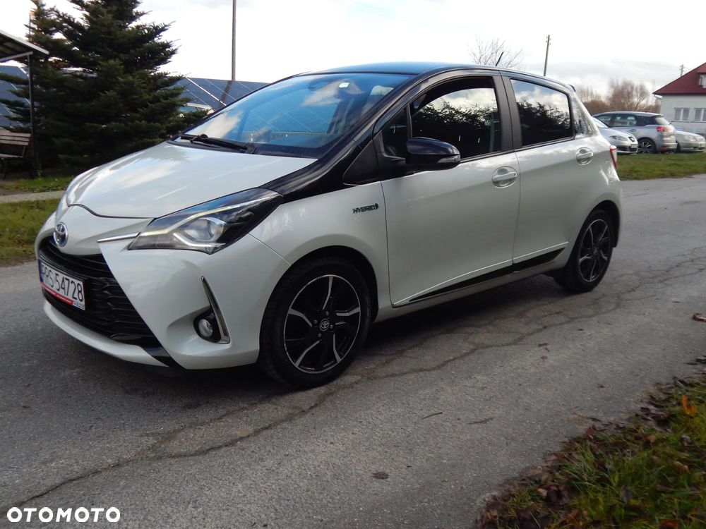 Toyota Yaris Hybrid 100 Premium - 2