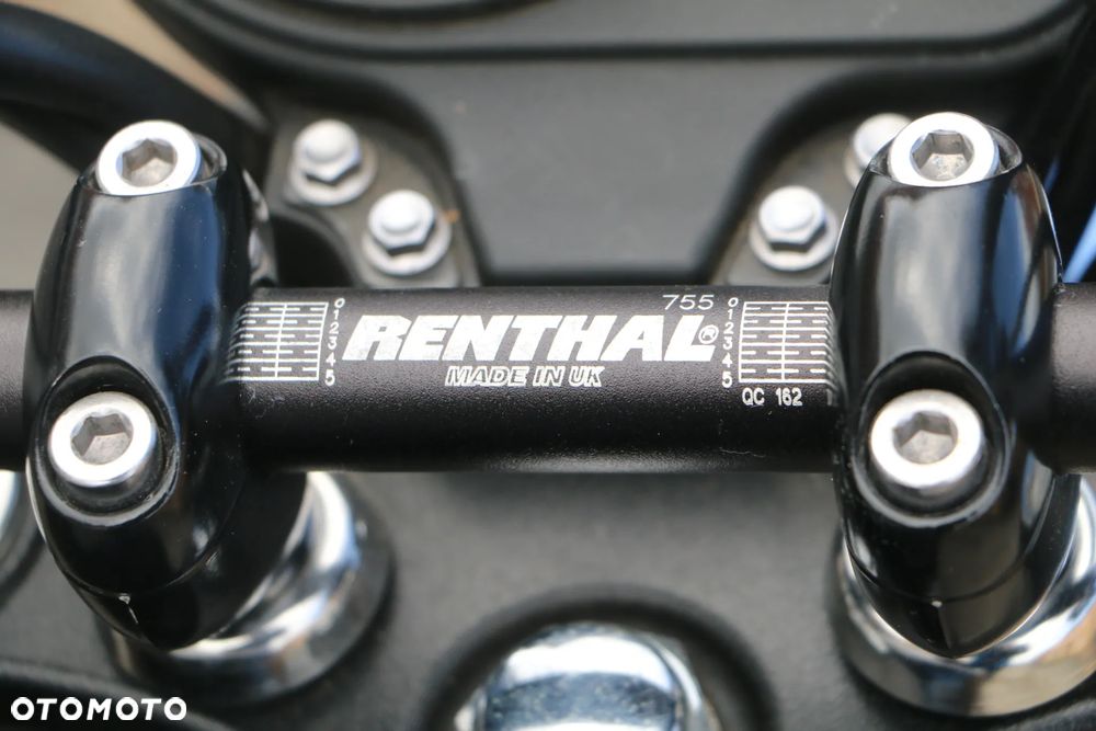 Triumph Bonneville - 19