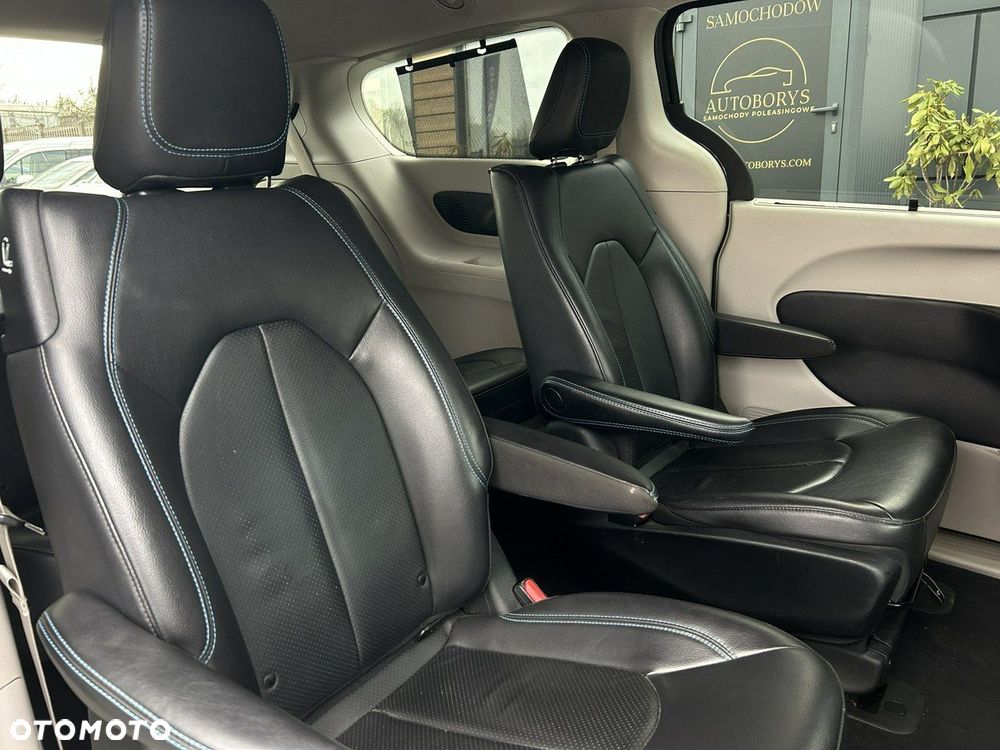 Chrysler Pacifica - 36