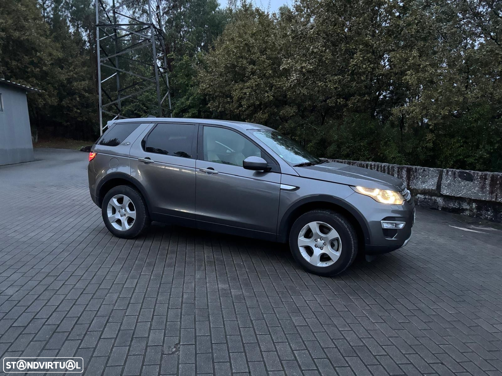 Land Rover Discovery Sport 2.0 eD4 HSE Luxury - 2