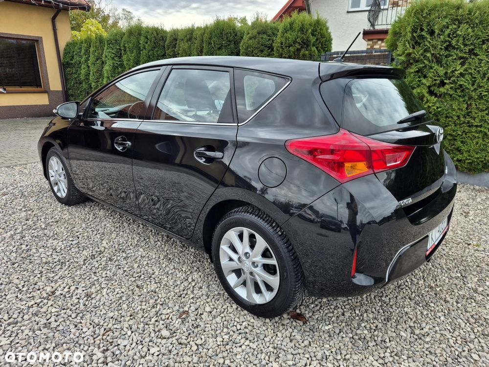 Toyota Auris 2014 photo 2