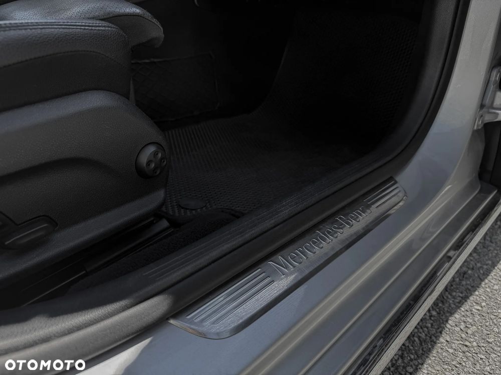 Mercedes-Benz Klasa E 220 d 9G-TRONIC - 24
