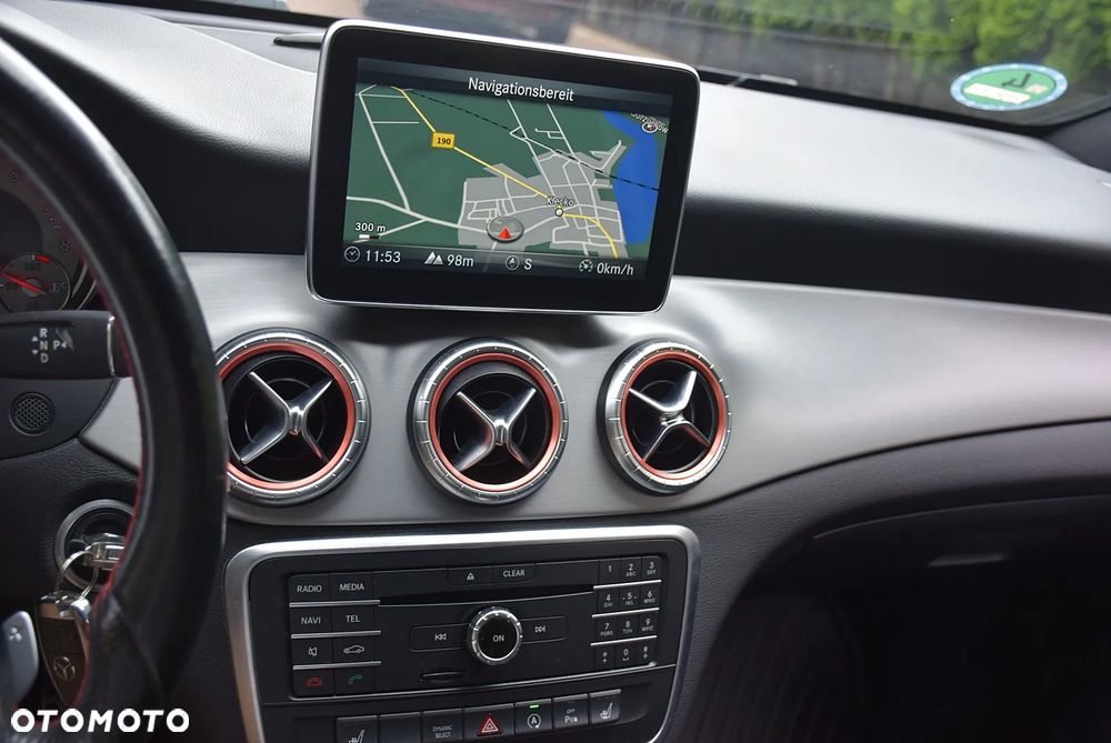 Mercedes-Benz CLA 200 7G-DCT UrbanStyle Edition - 24