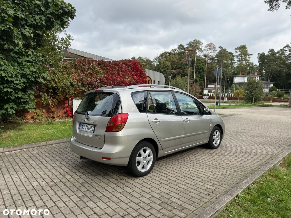 Toyota Corolla Verso - 8